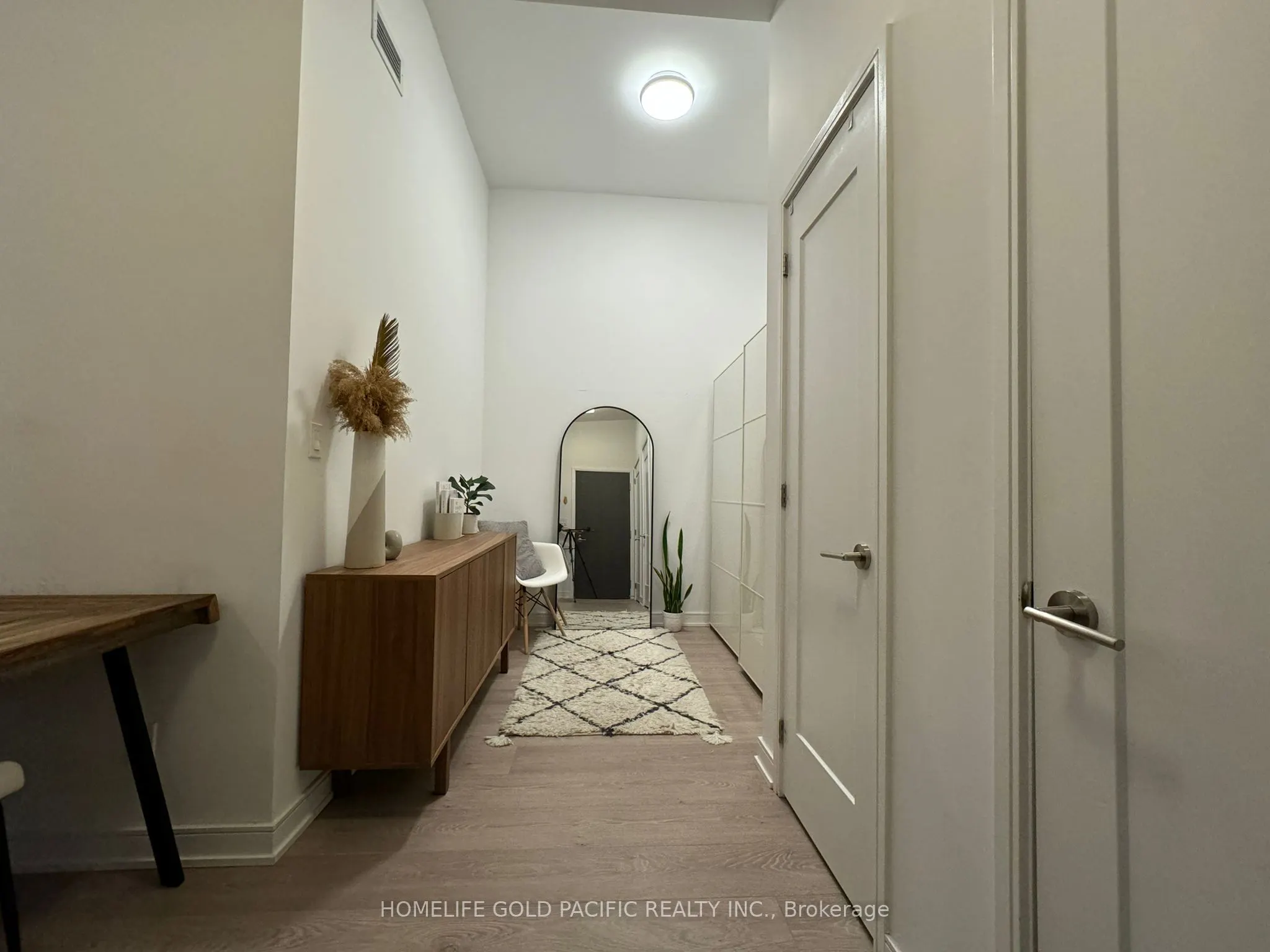 88 Scott Street, #205