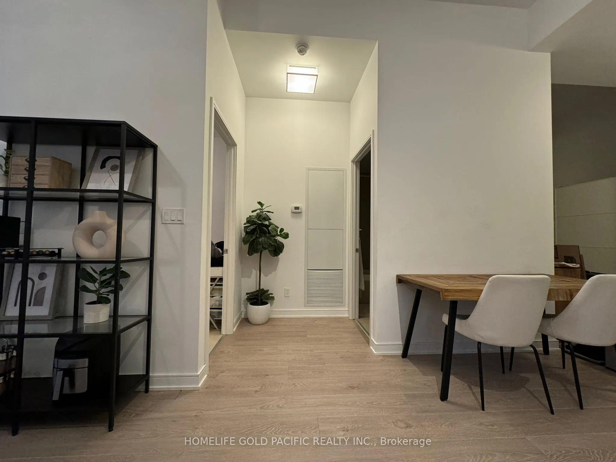 88 Scott Street, #205