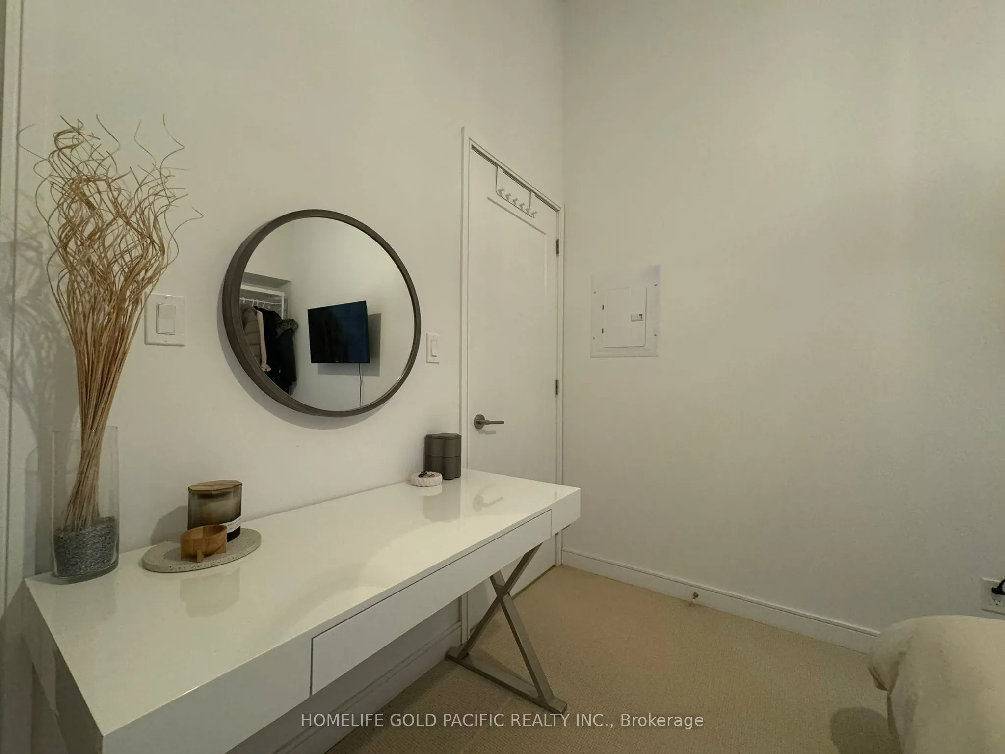 88 Scott Street, #205