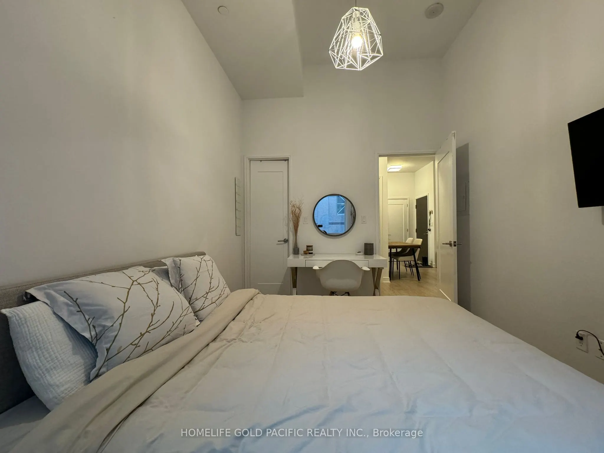 88 Scott Street, #205