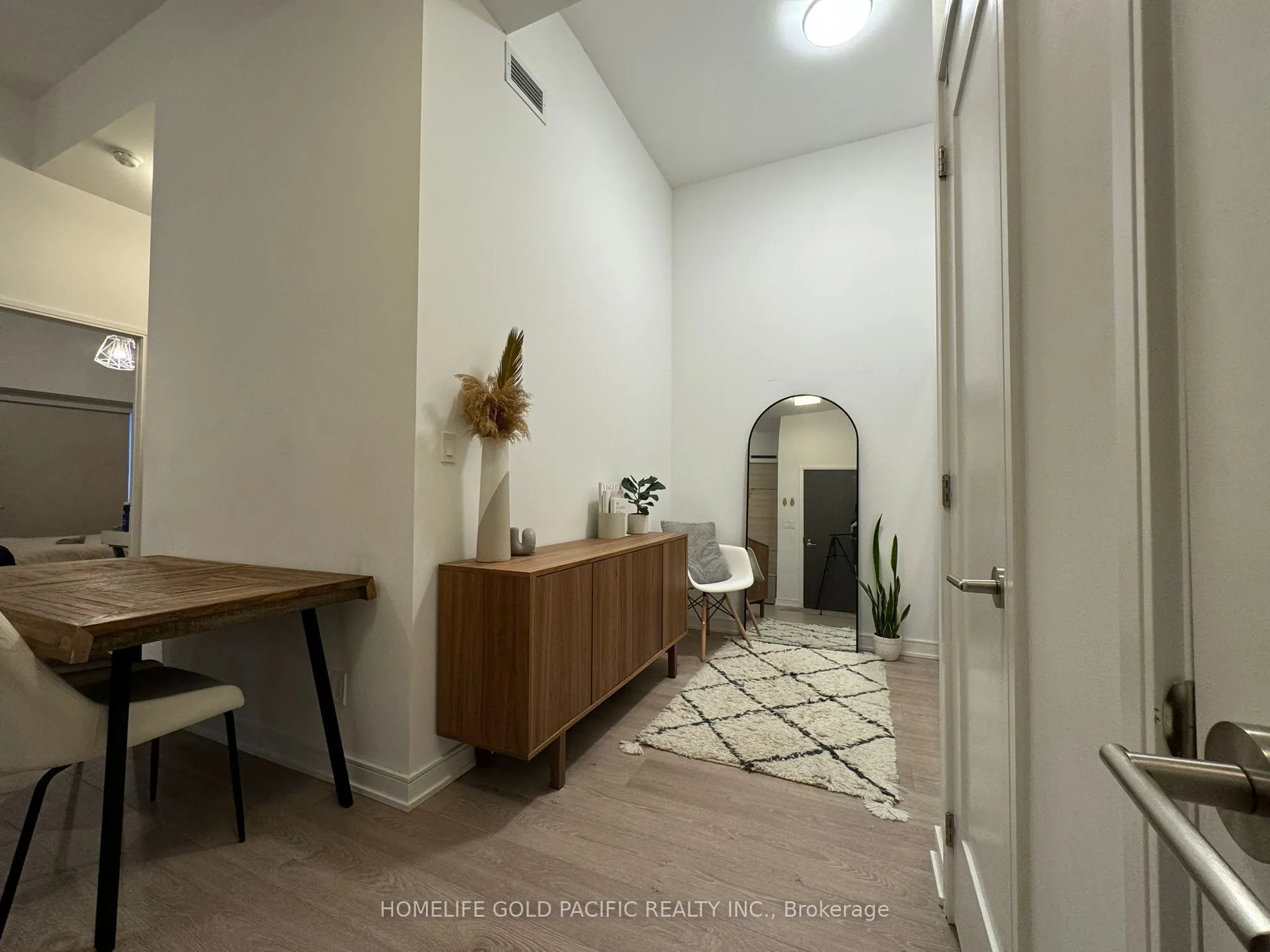 88 Scott Street, #205