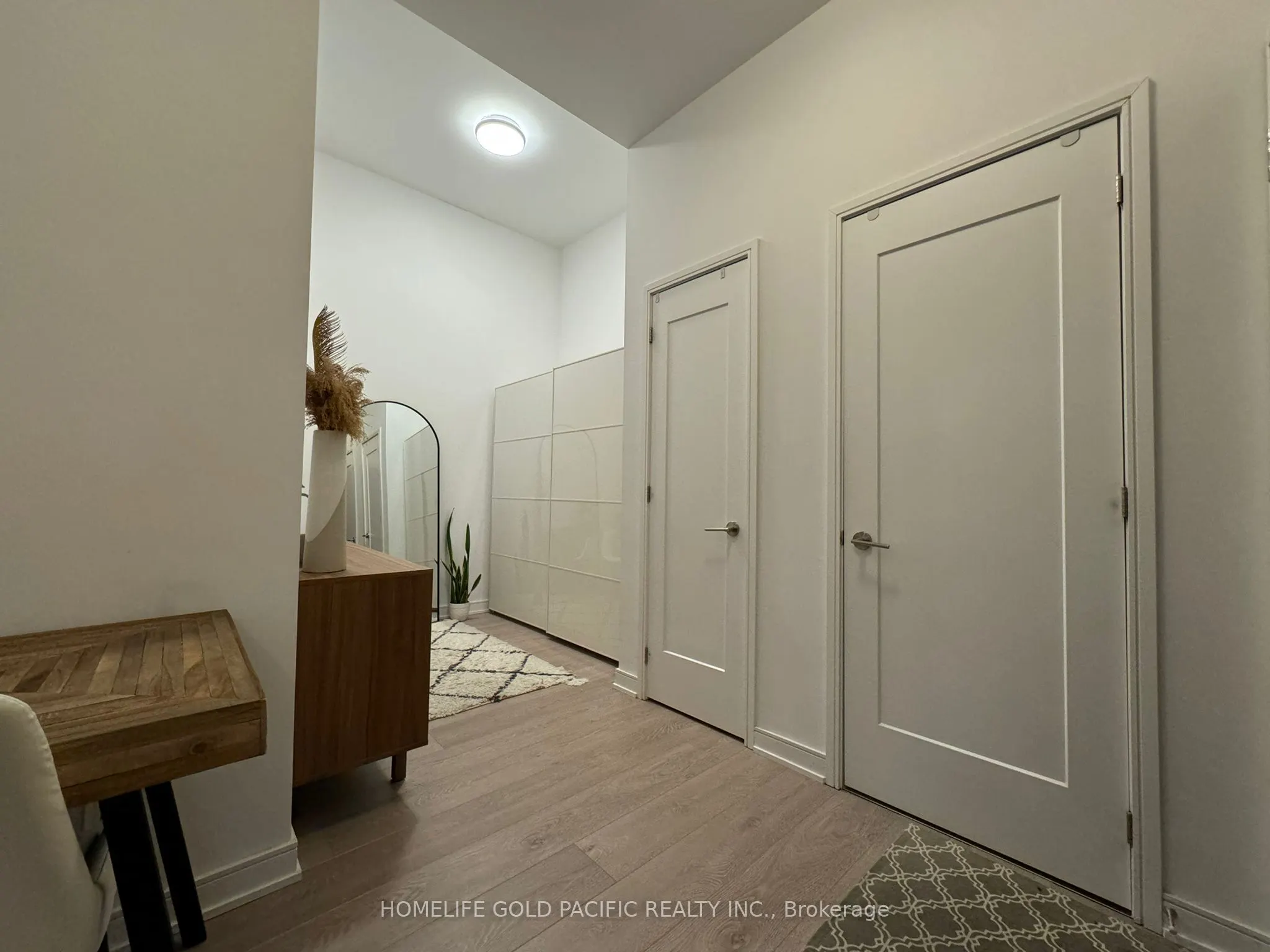 88 Scott Street, #205