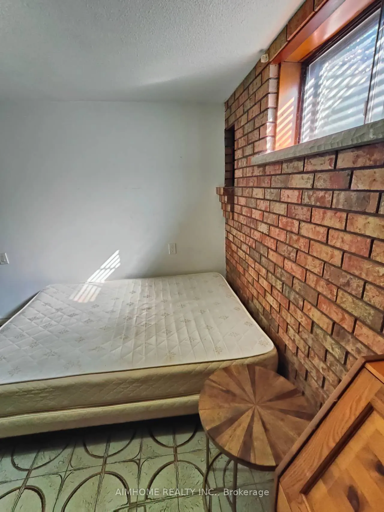 3 Charlton Boulevard