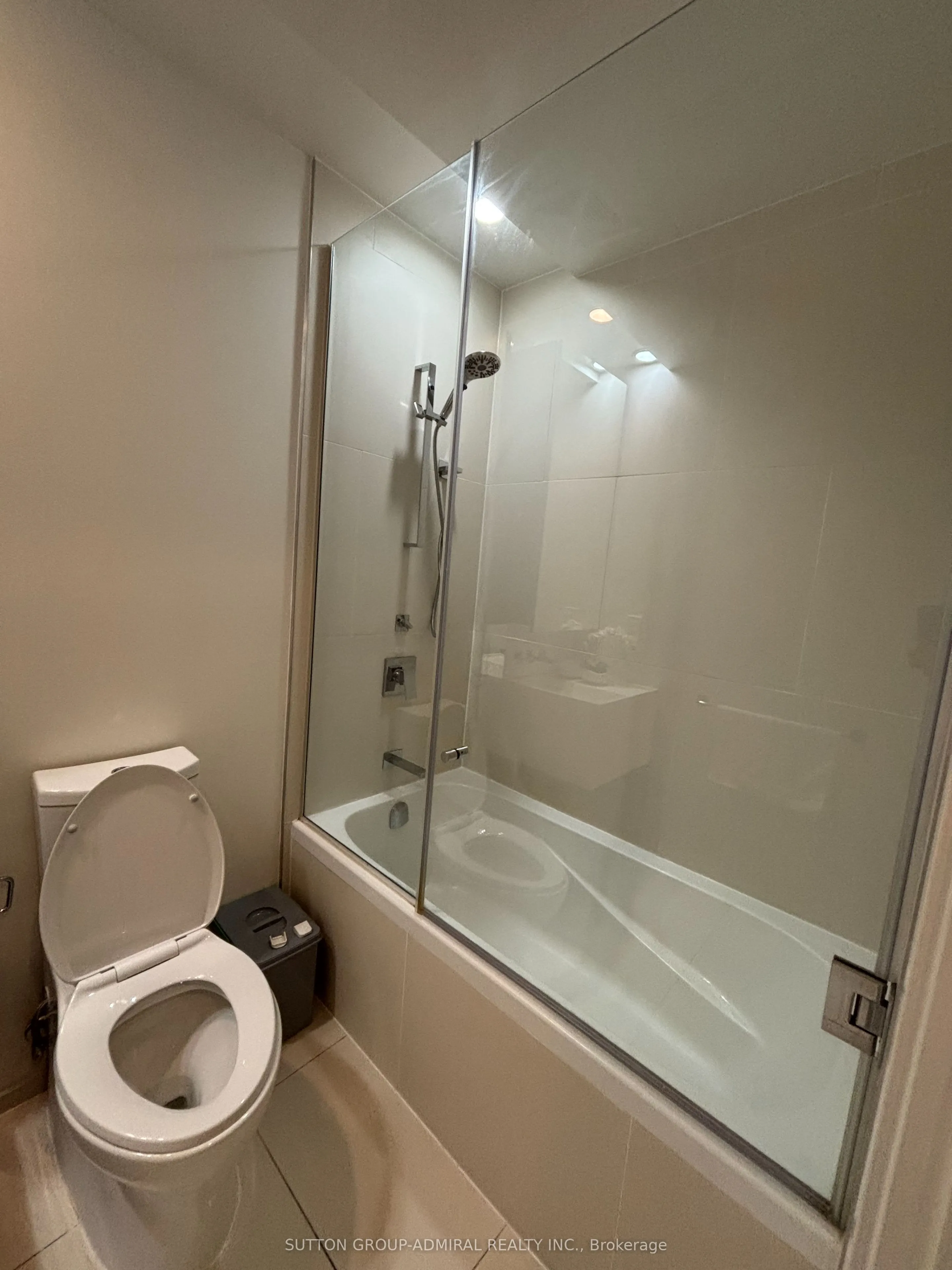 1 Bloor Street E, #1012