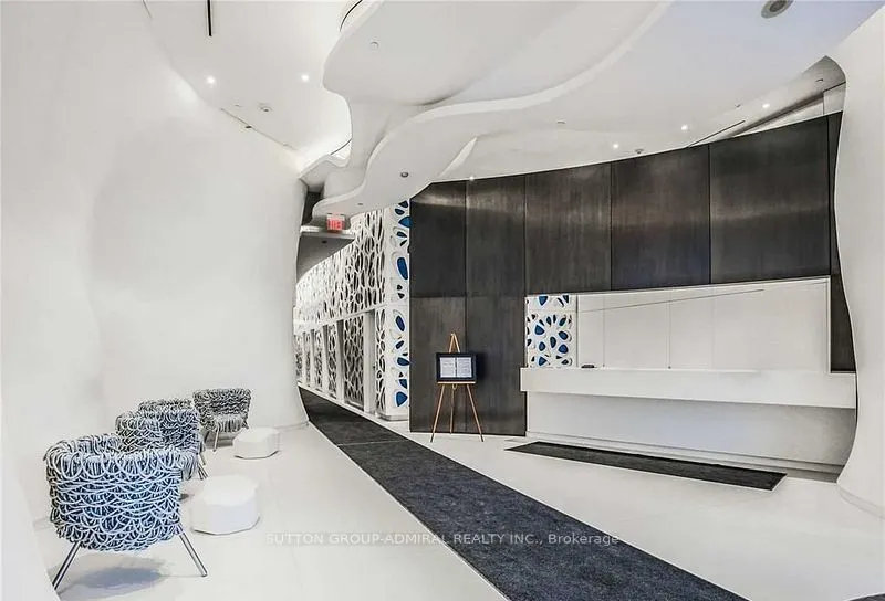 1 Bloor Street E, #1012