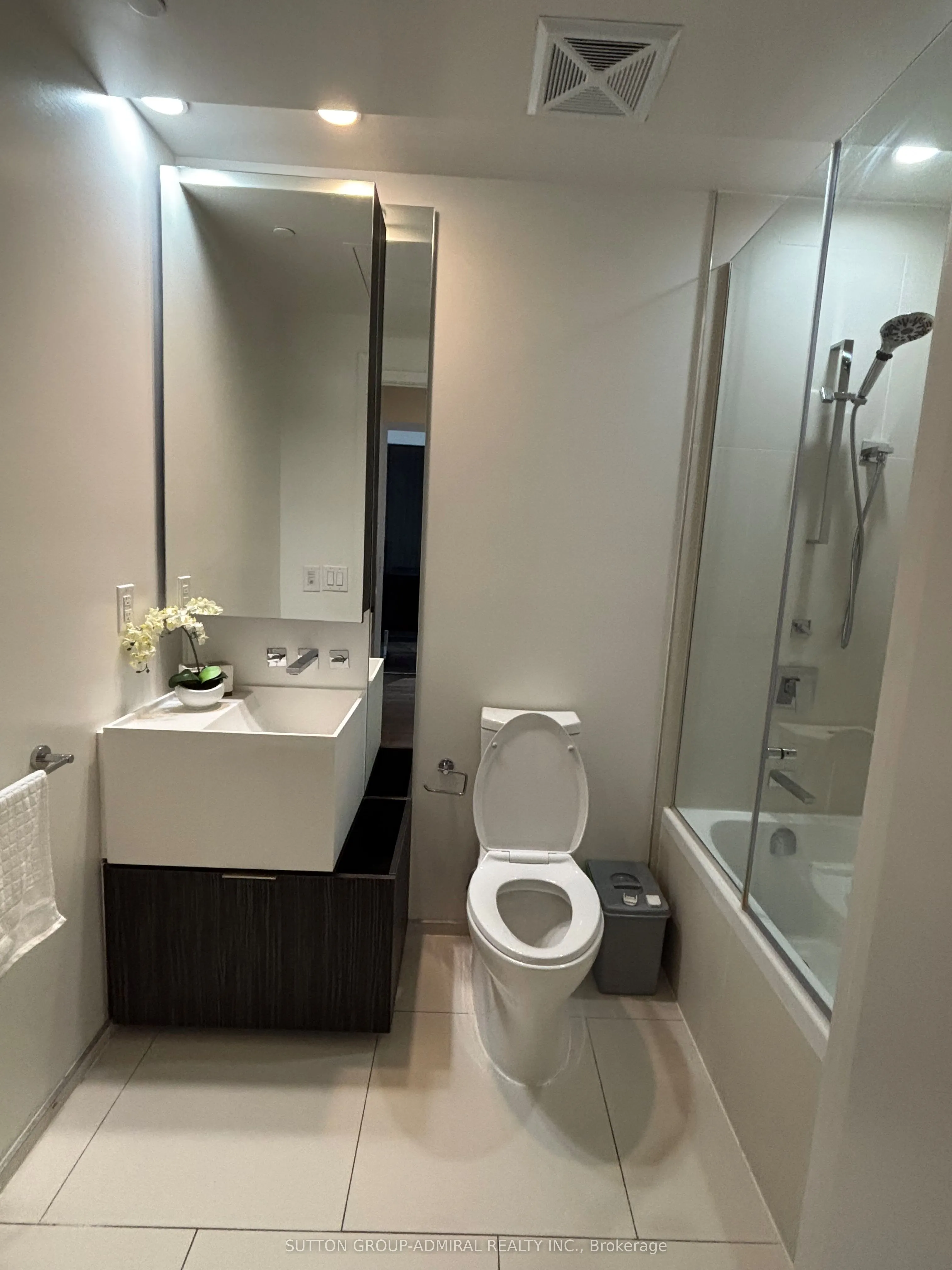 1 Bloor Street E, #1012