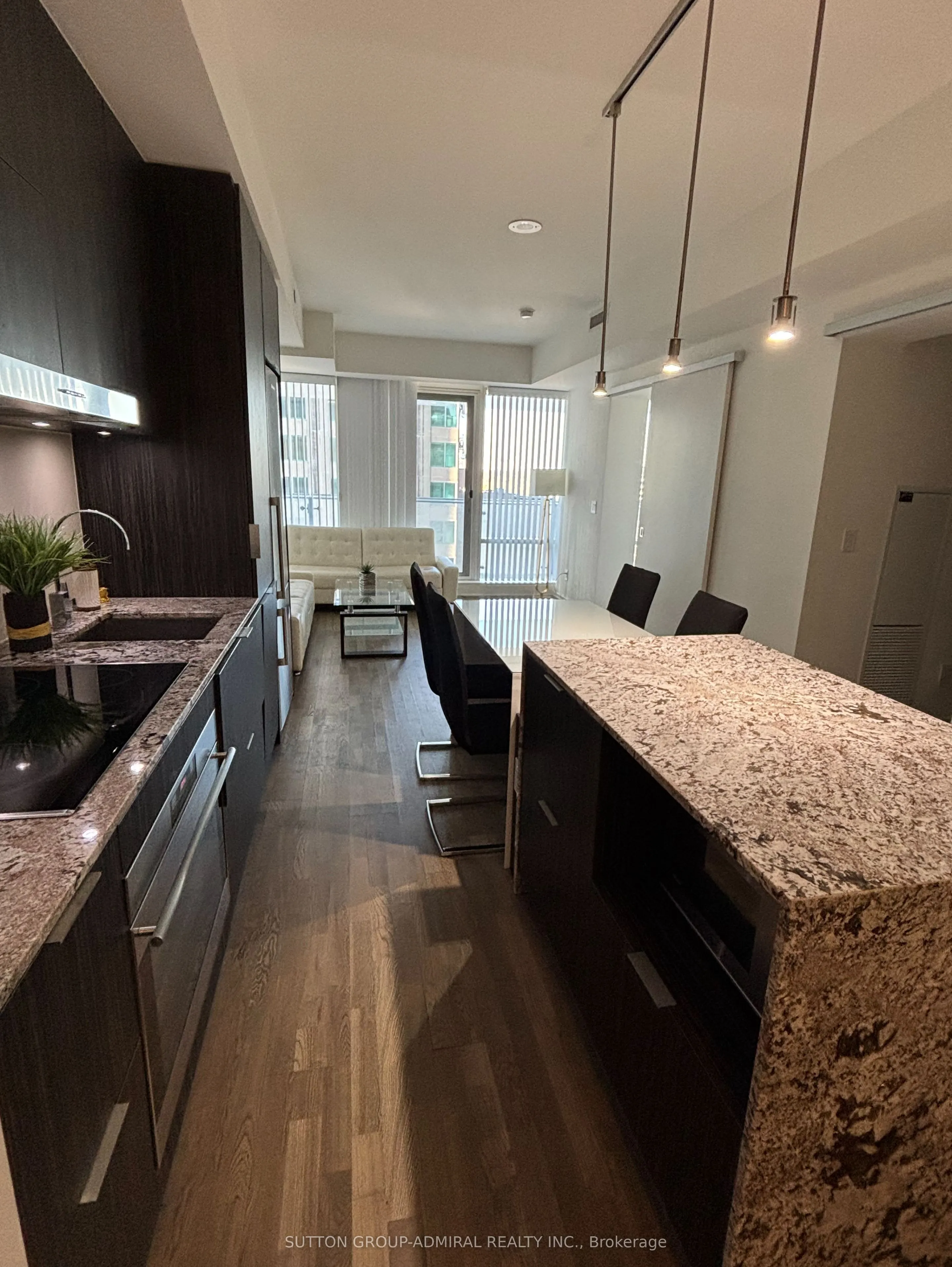 1 Bloor Street E, #1012