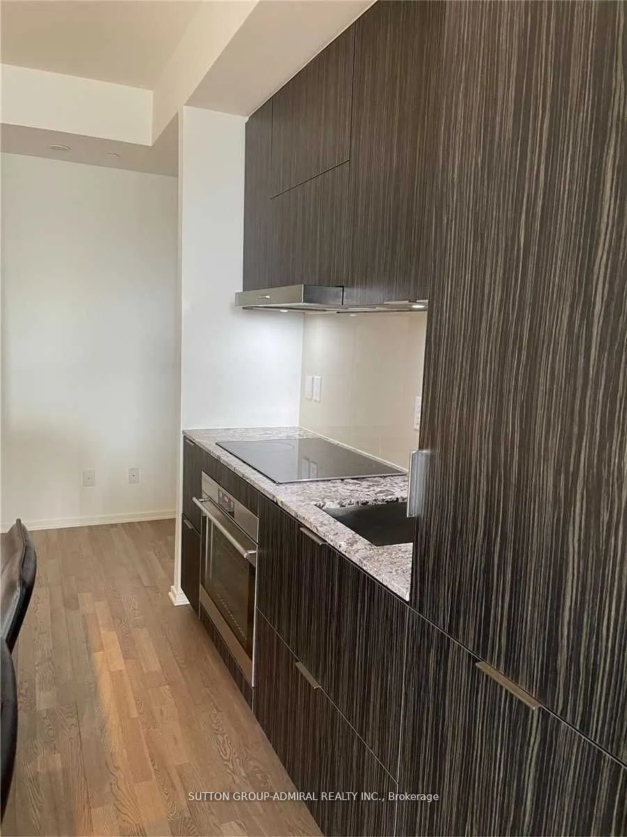 1 Bloor Street E, #1012