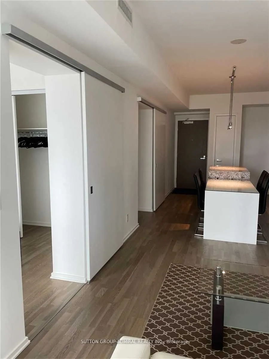 1 Bloor Street E, #1012