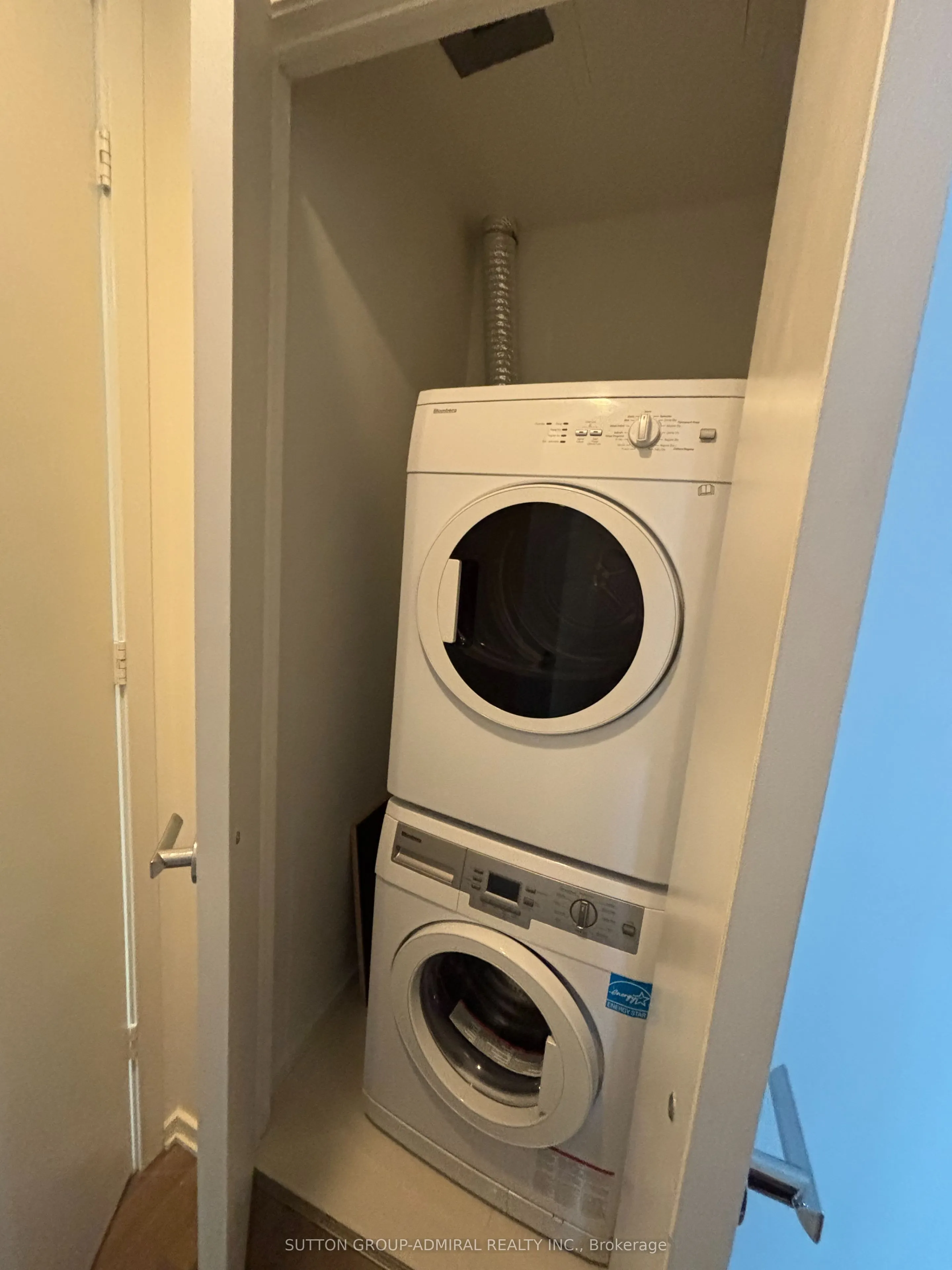 1 Bloor Street E, #1012