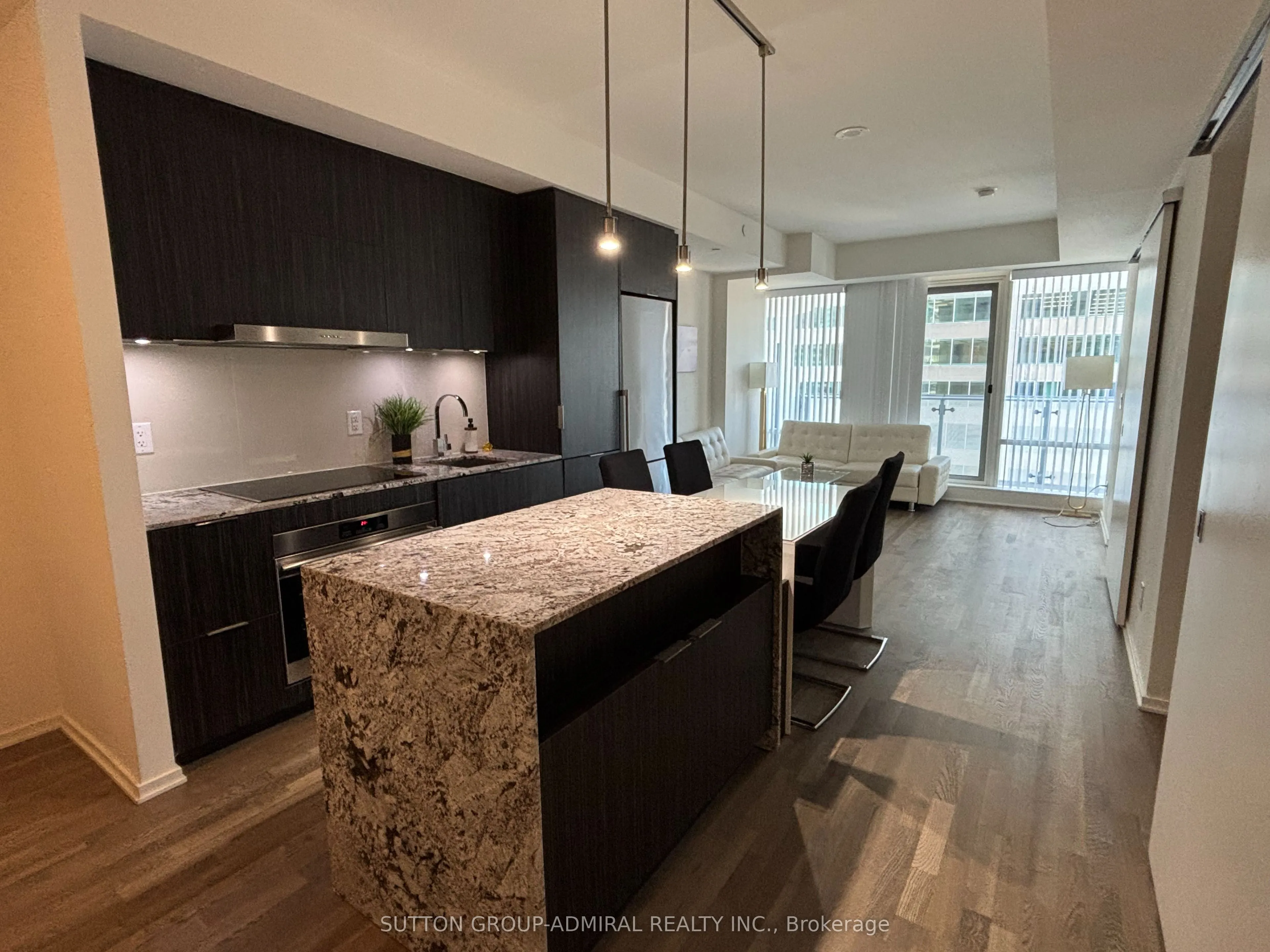 1 Bloor Street E, #1012