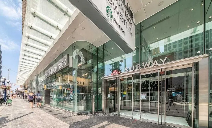 1 Bloor Street E, #1012
