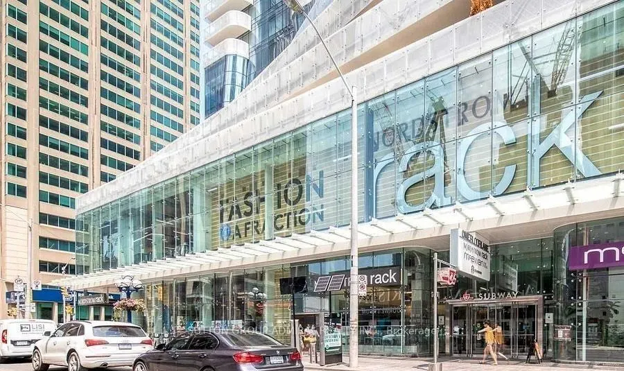 1 Bloor Street E, #1012