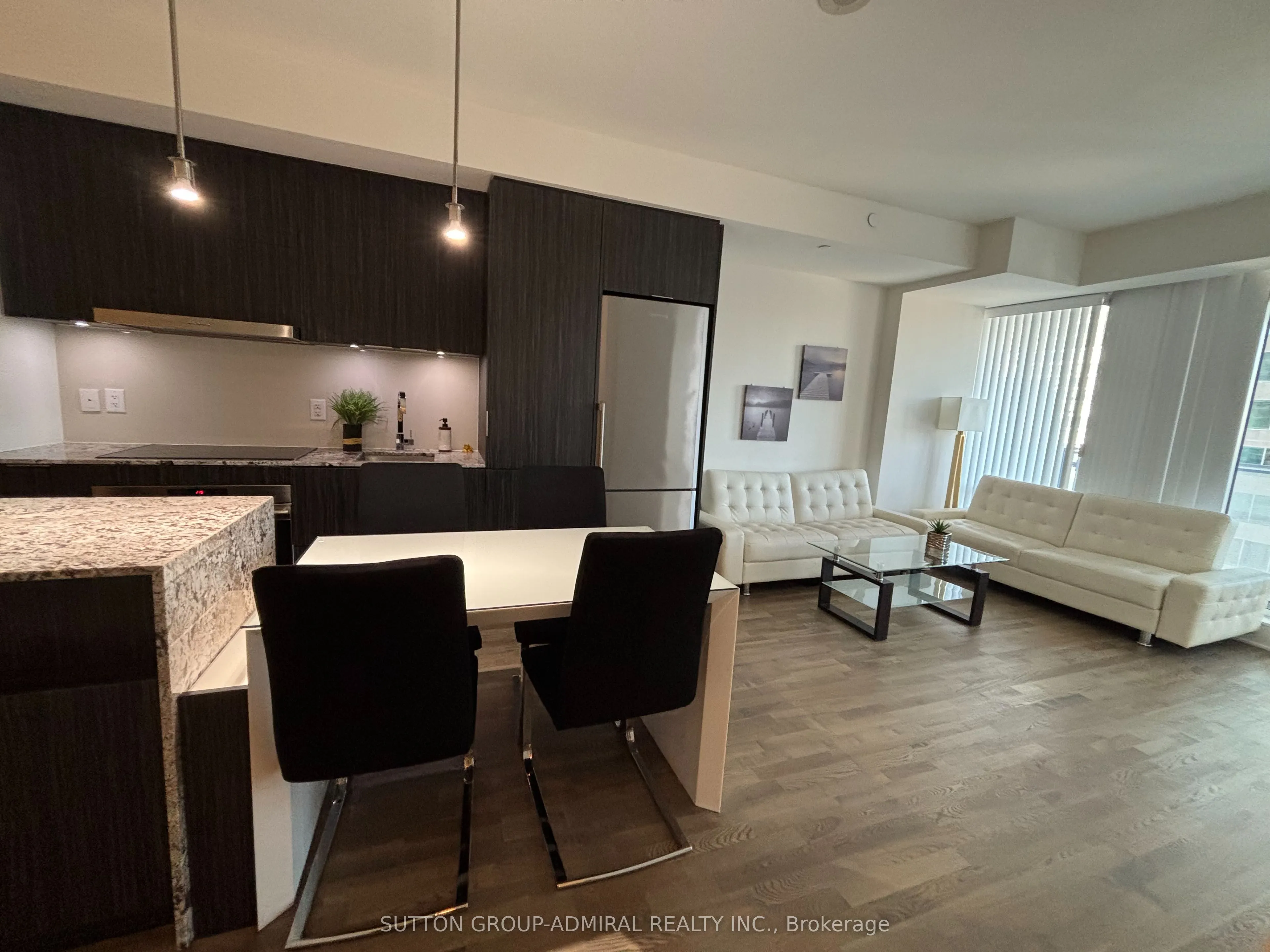 1 Bloor Street E, #1012