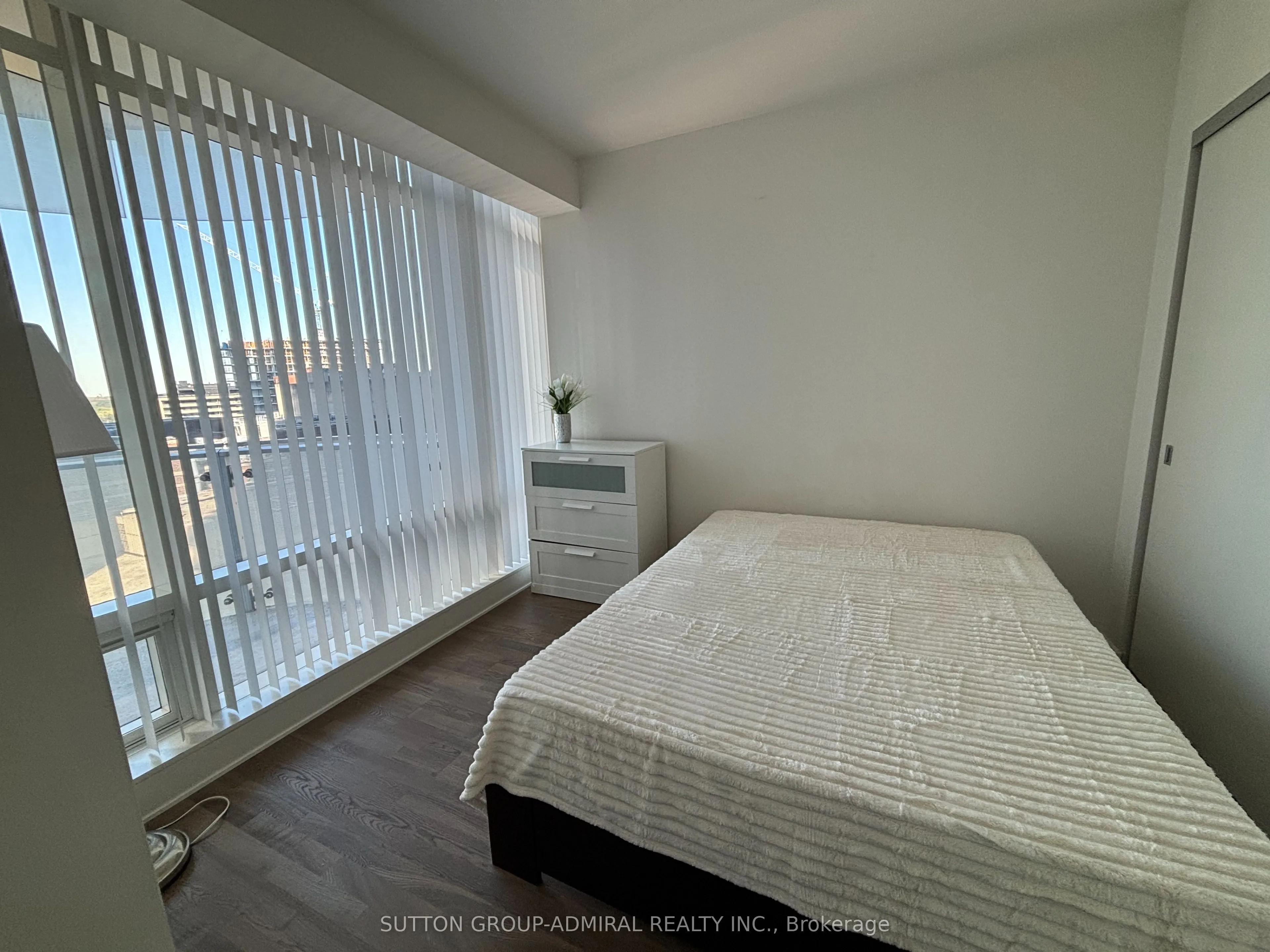 1 Bloor Street E, #1012