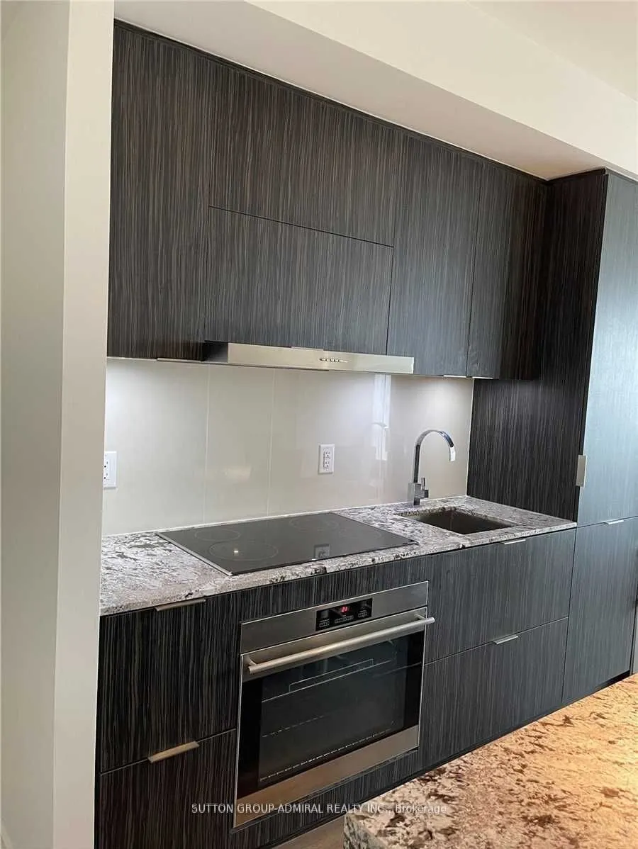 1 Bloor Street E, #1012