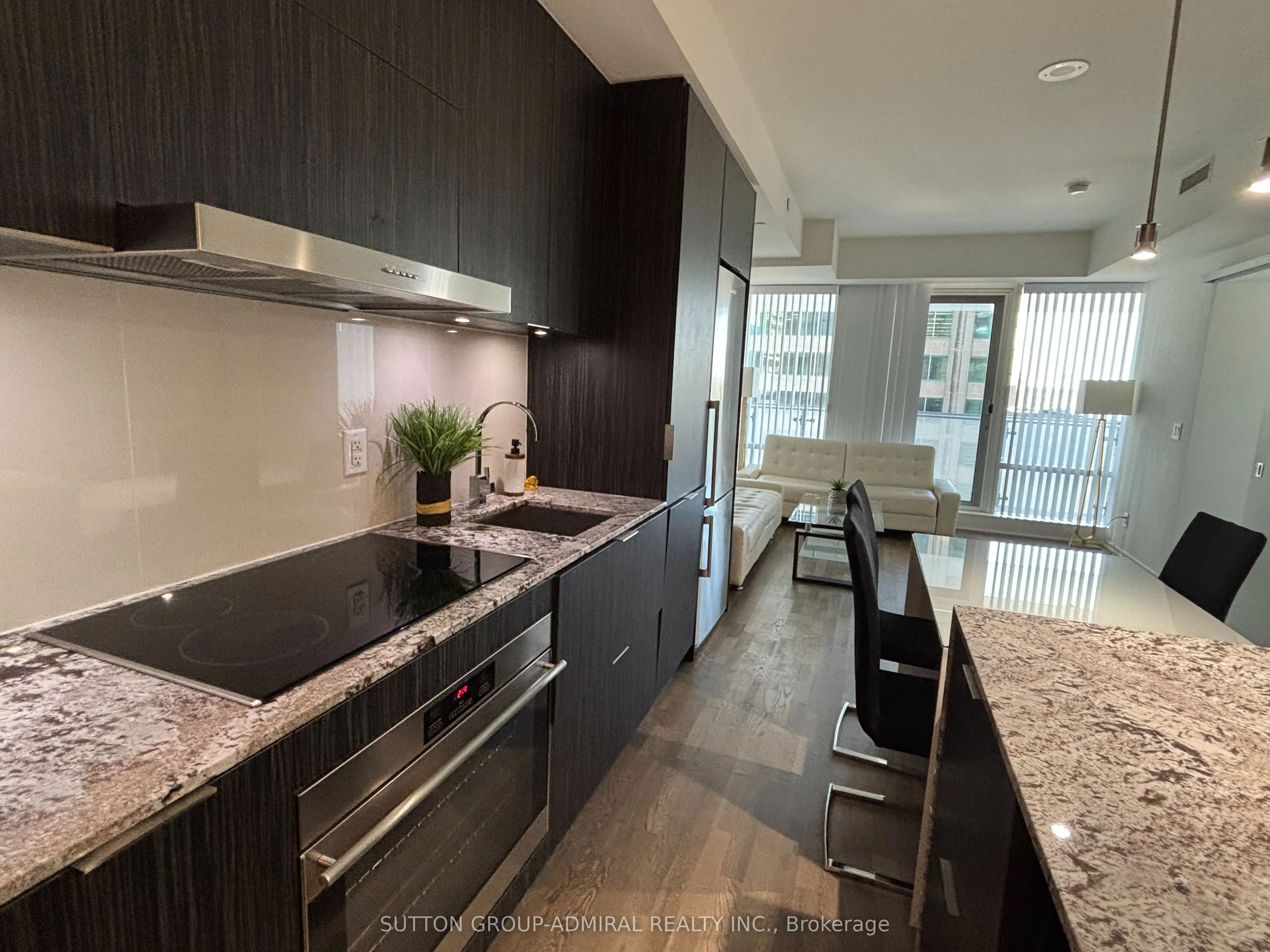 1 Bloor Street E, #1012