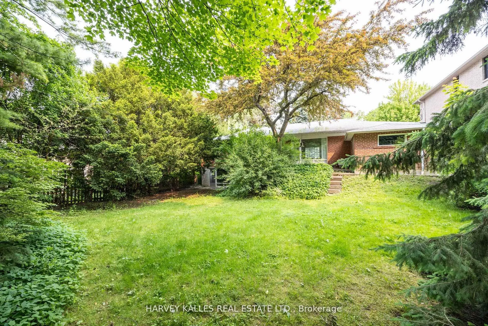 17 Munro Boulevard