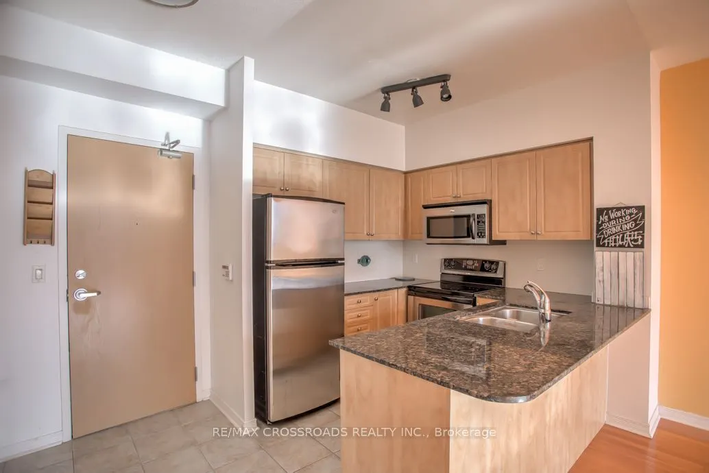 509 Beecroft Road, #2006