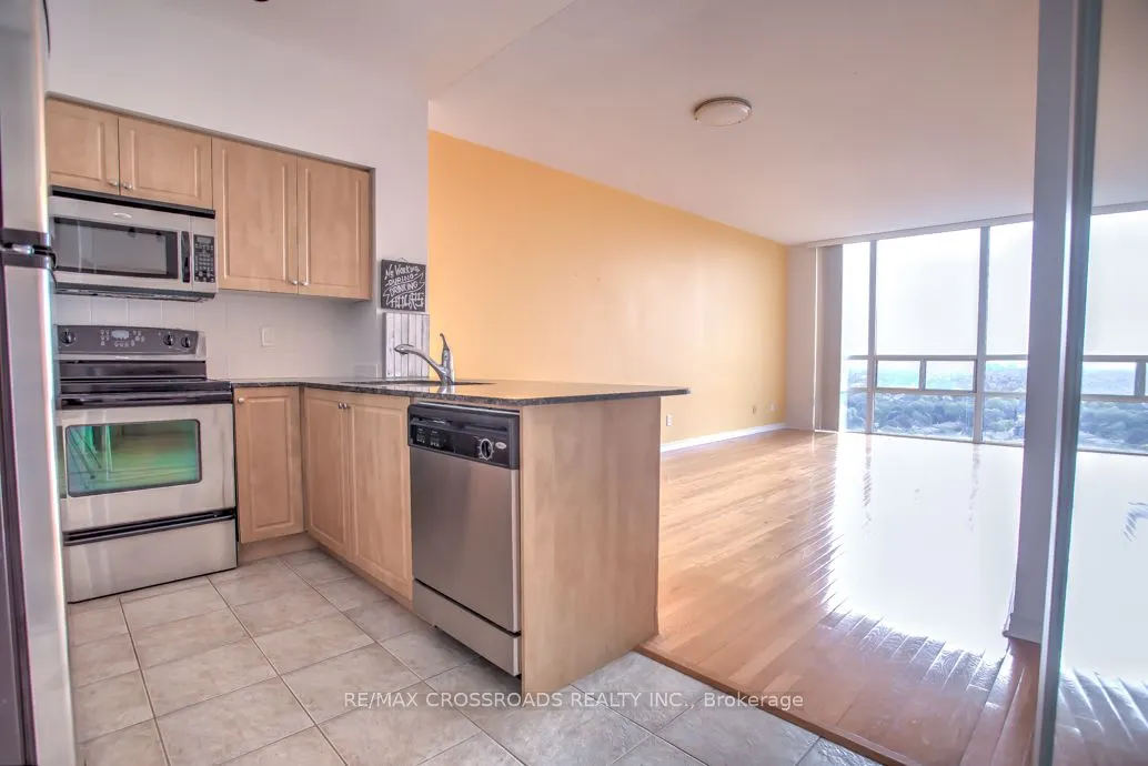 509 Beecroft Road, #2006