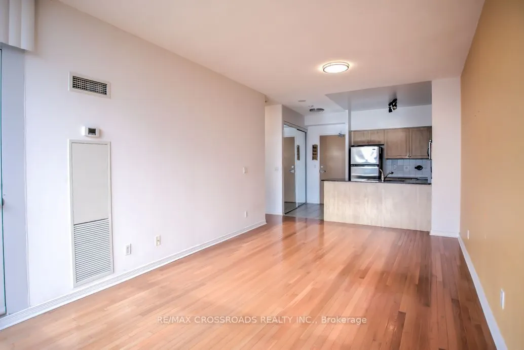 509 Beecroft Road, #2006