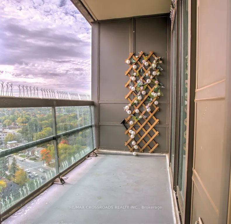 509 Beecroft Road, #2006