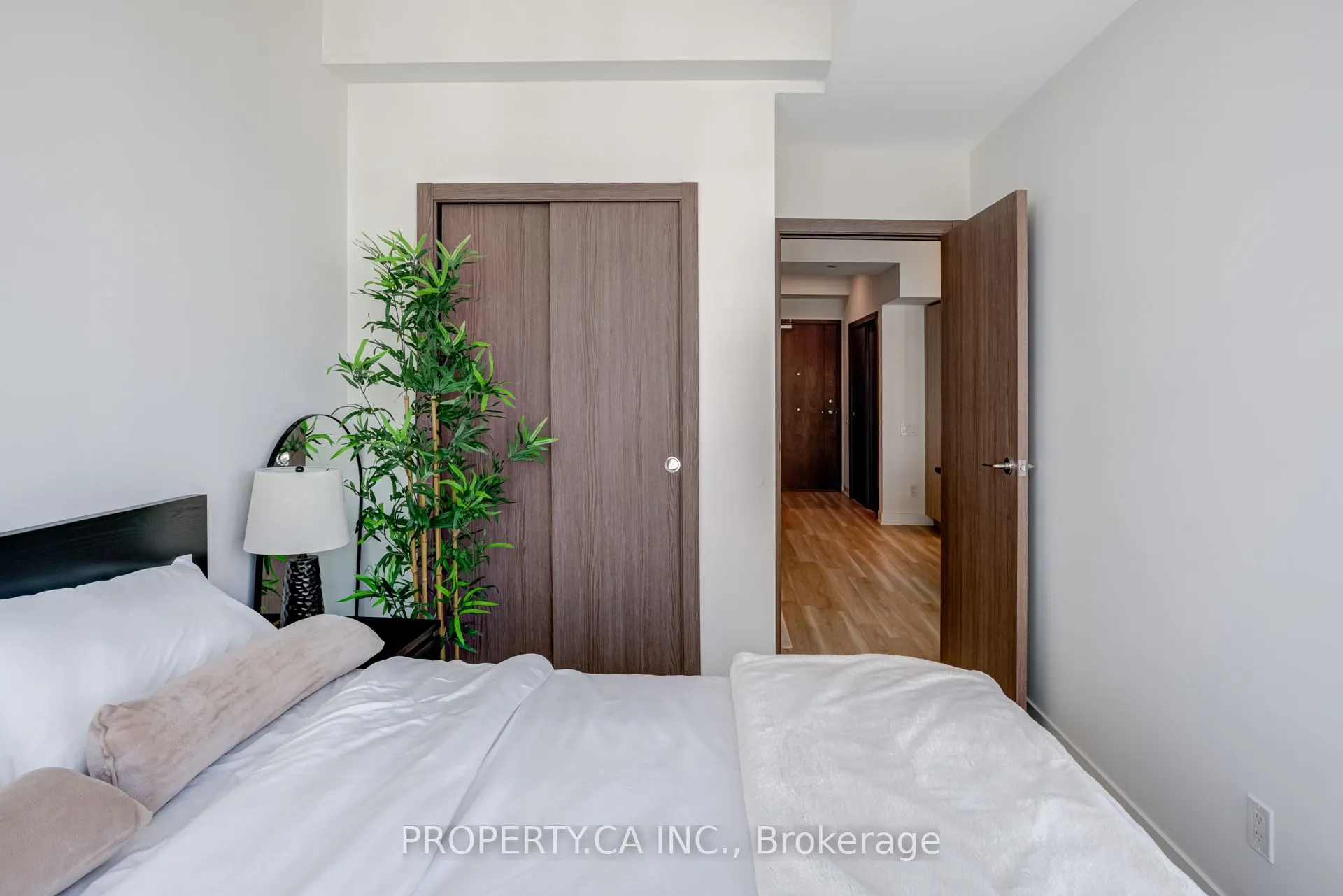 19 Bathurst Street, #4110