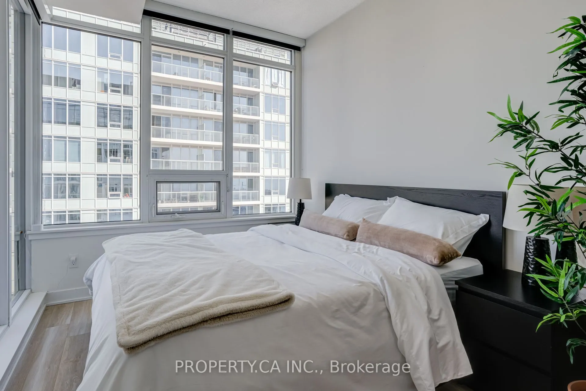 19 Bathurst Street, #4110