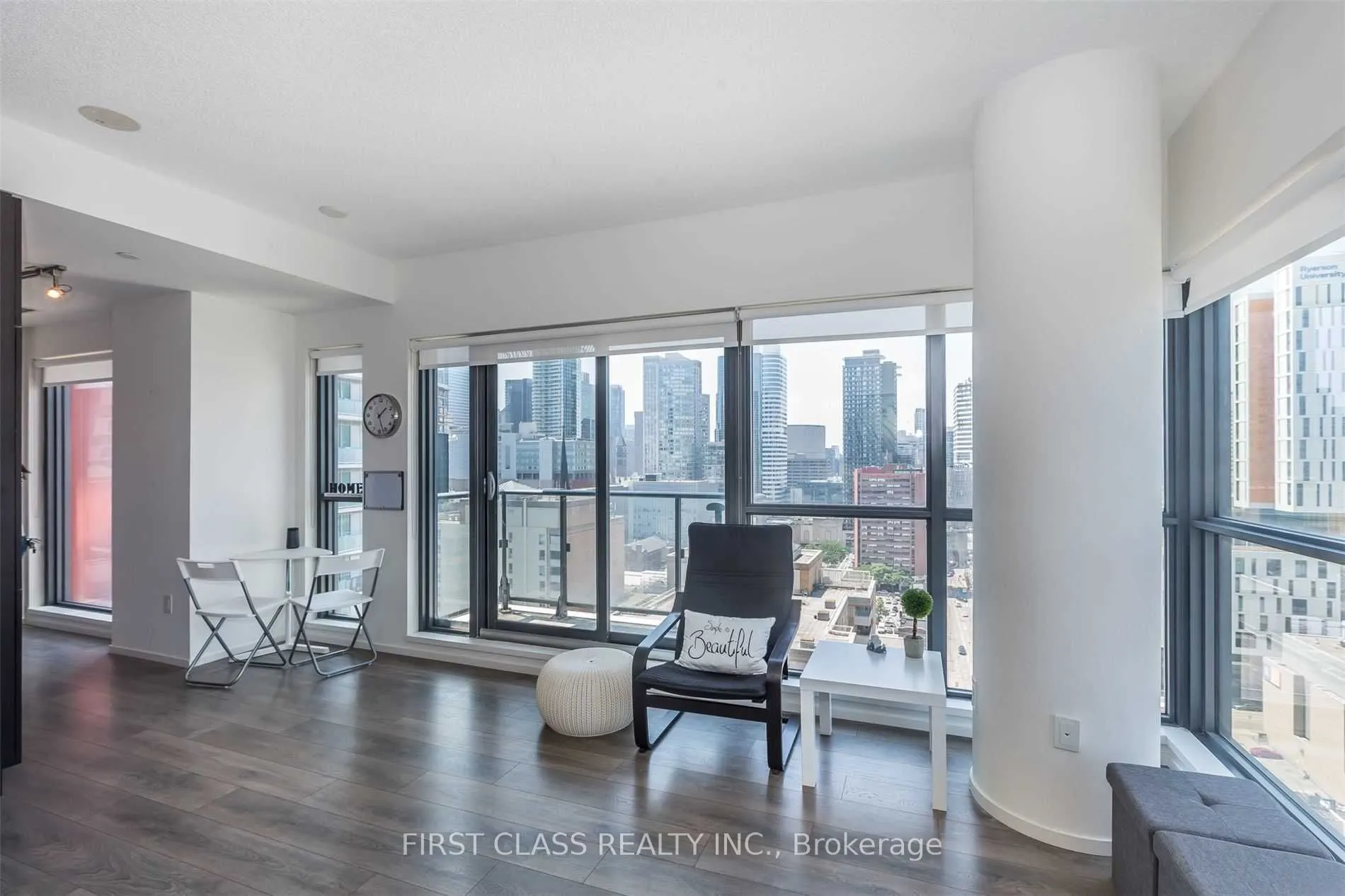 159 Dundas Street E