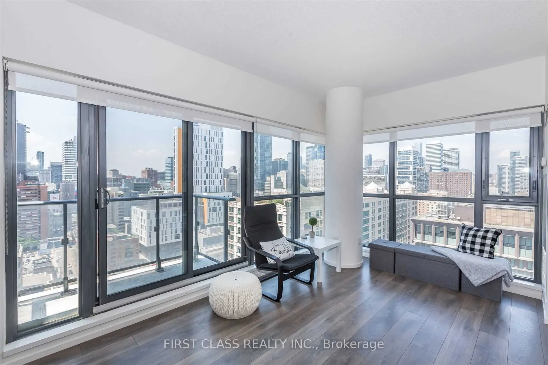 159 Dundas Street E