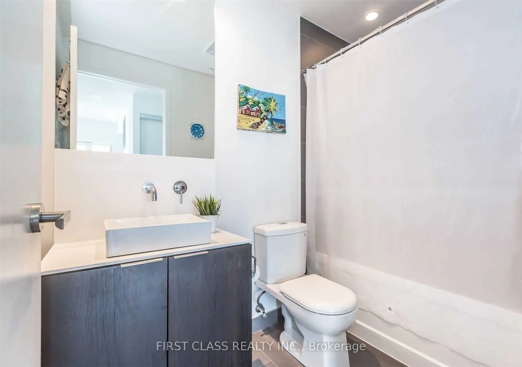 159 Dundas Street E