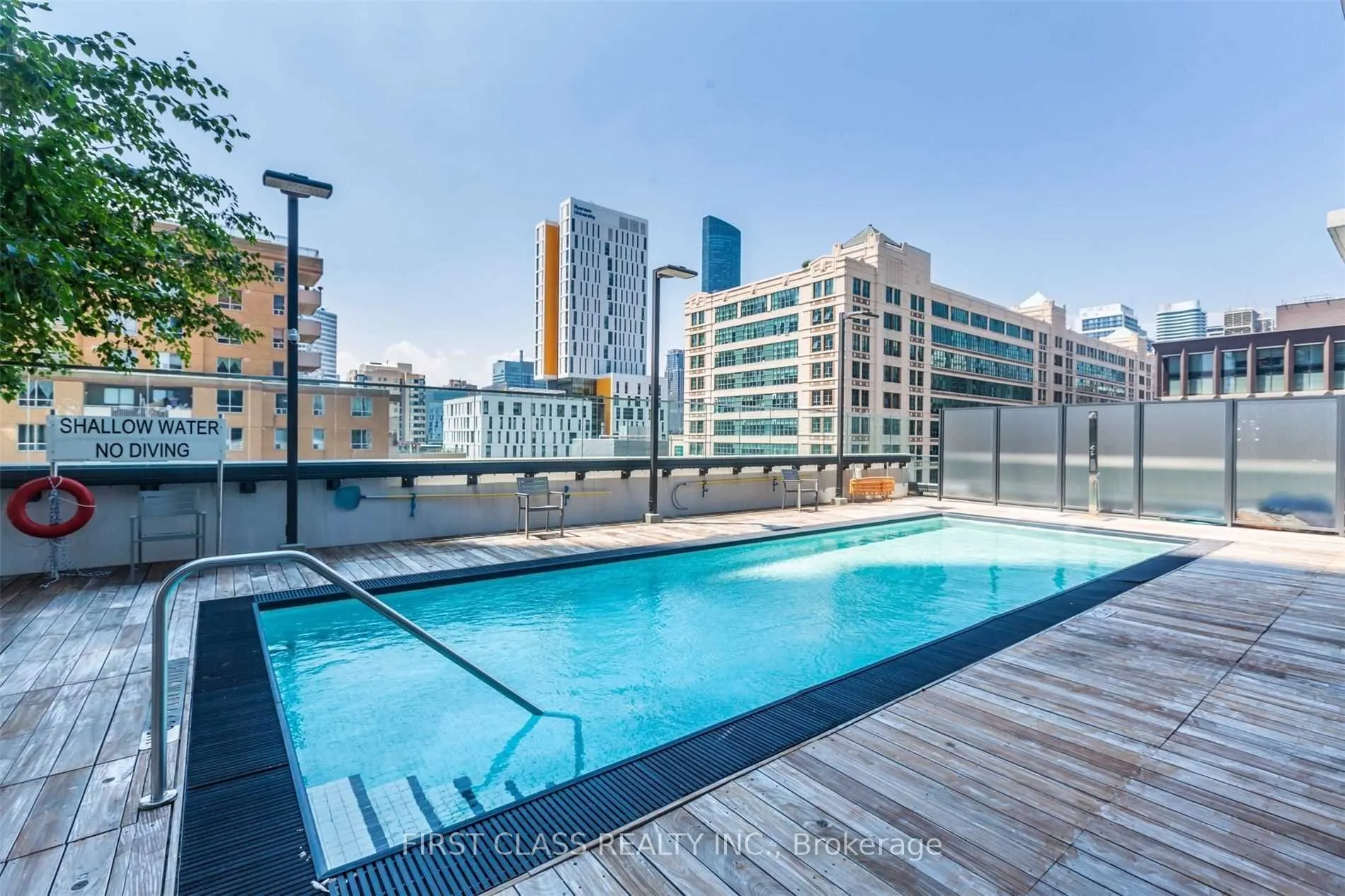 159 Dundas Street E