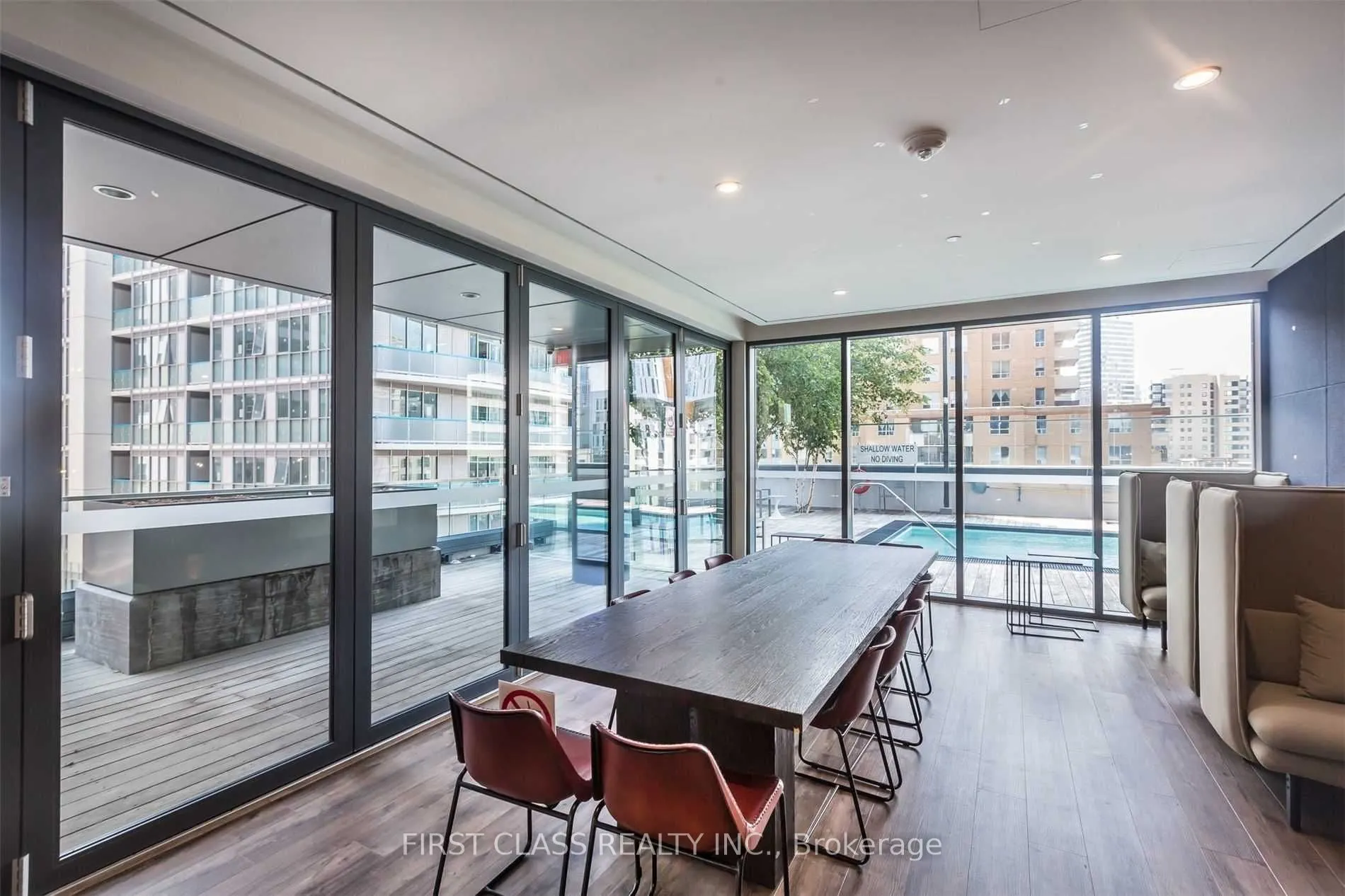 159 Dundas Street E