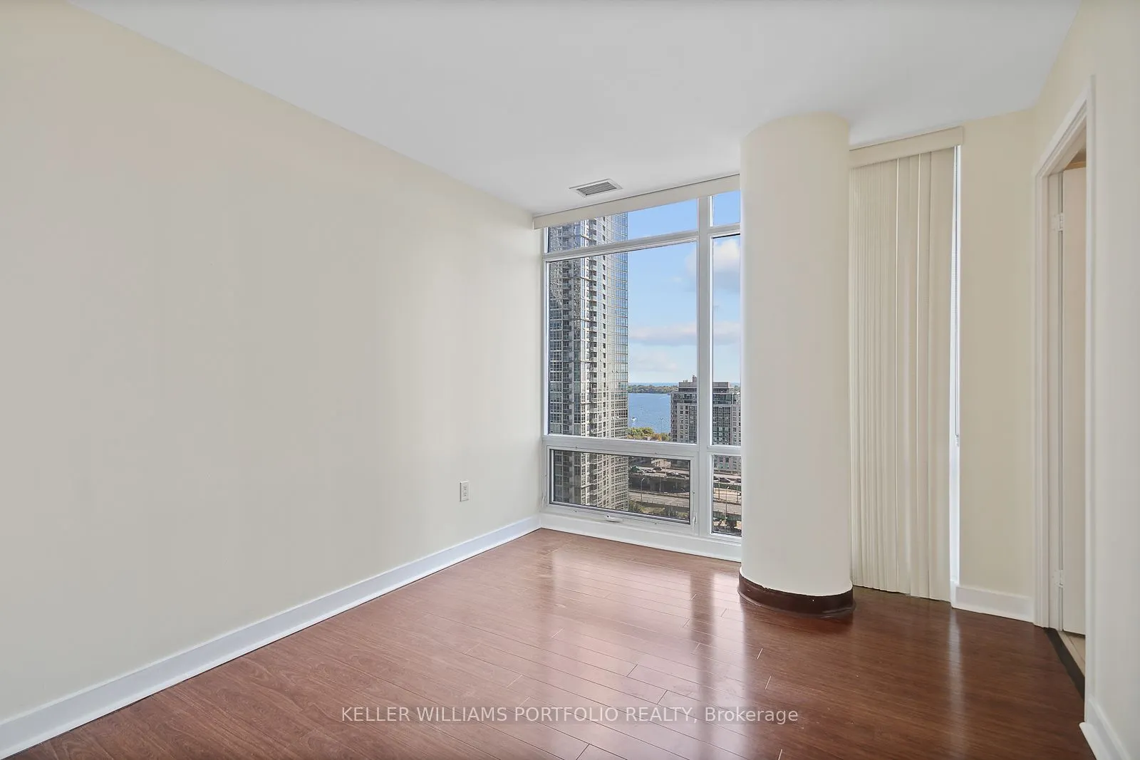 4K Spadina Avenue, #1918