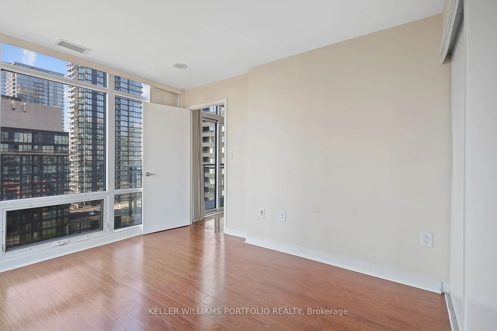 4K Spadina Avenue, #1918