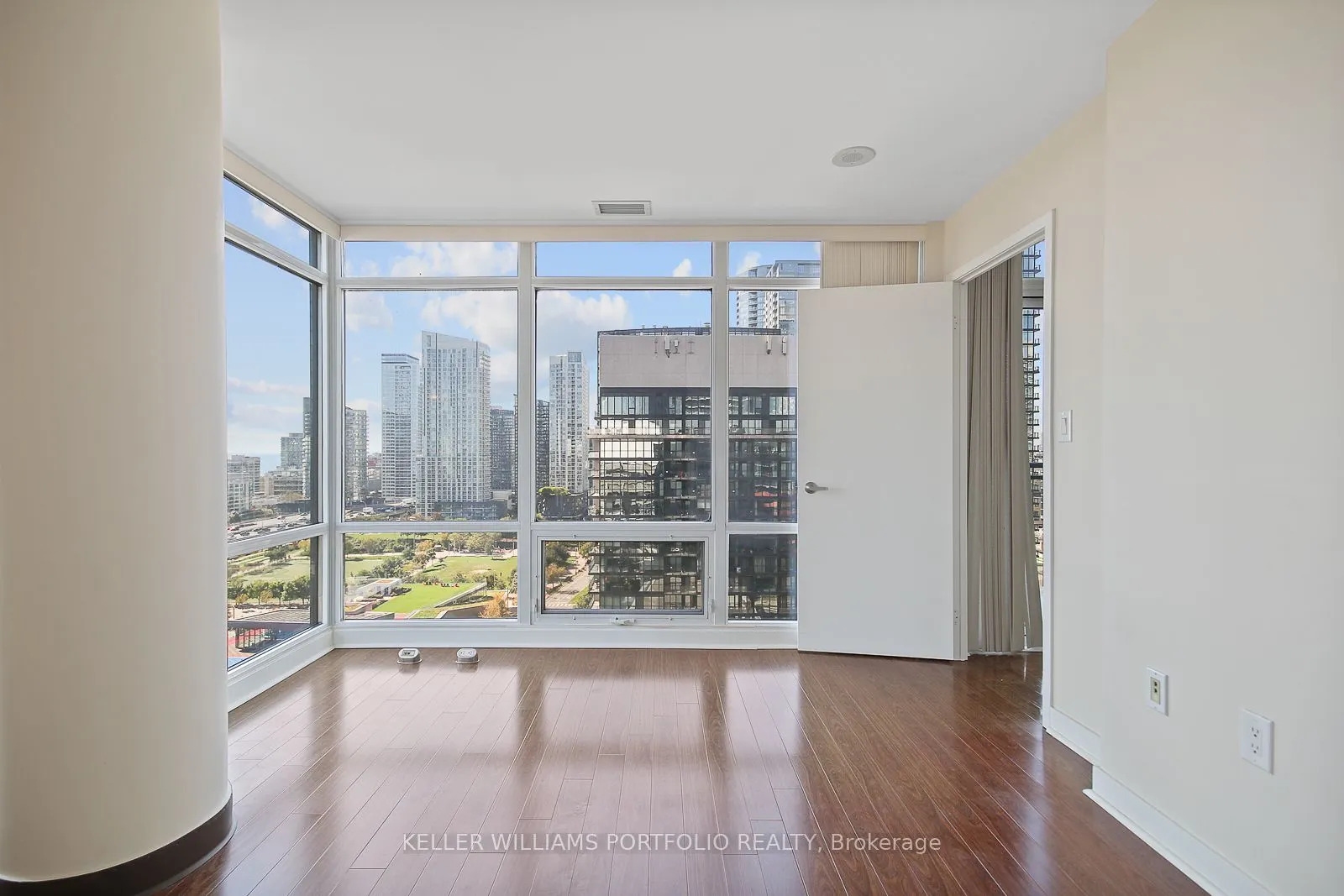 4K Spadina Avenue, #1918
