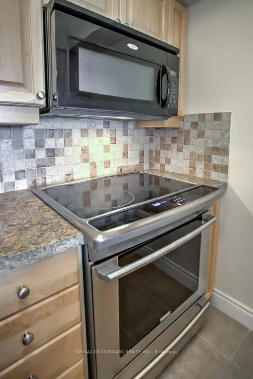 25 Greenview Avenue, #925