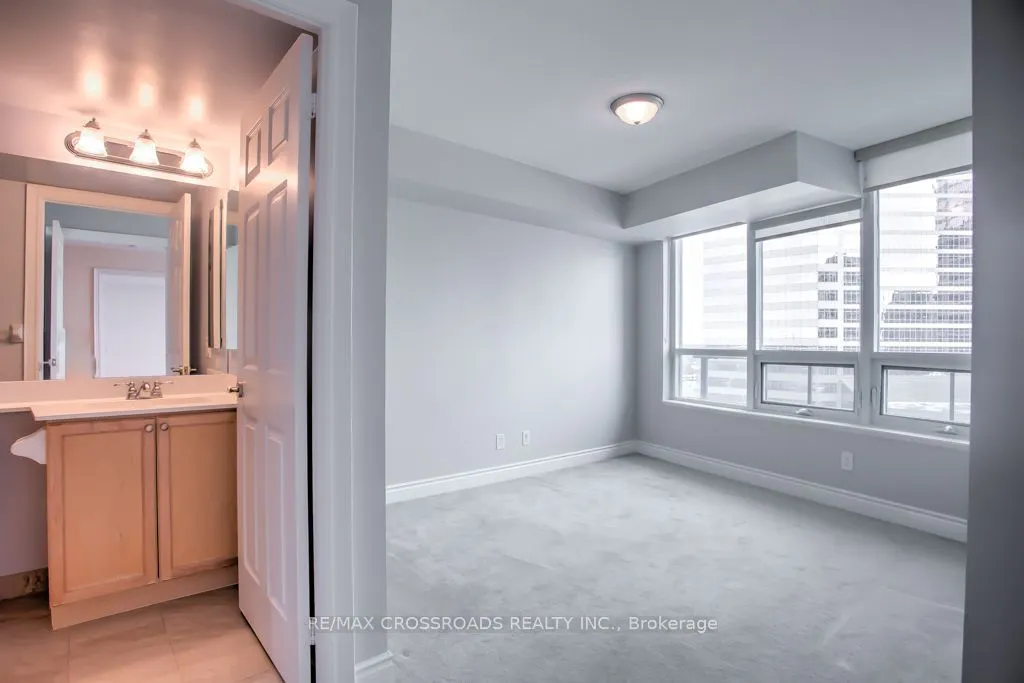 25 Greenview Avenue, #925