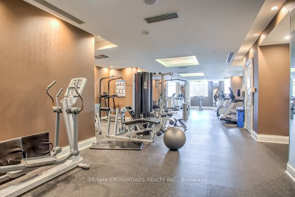 25 Greenview Avenue, #925