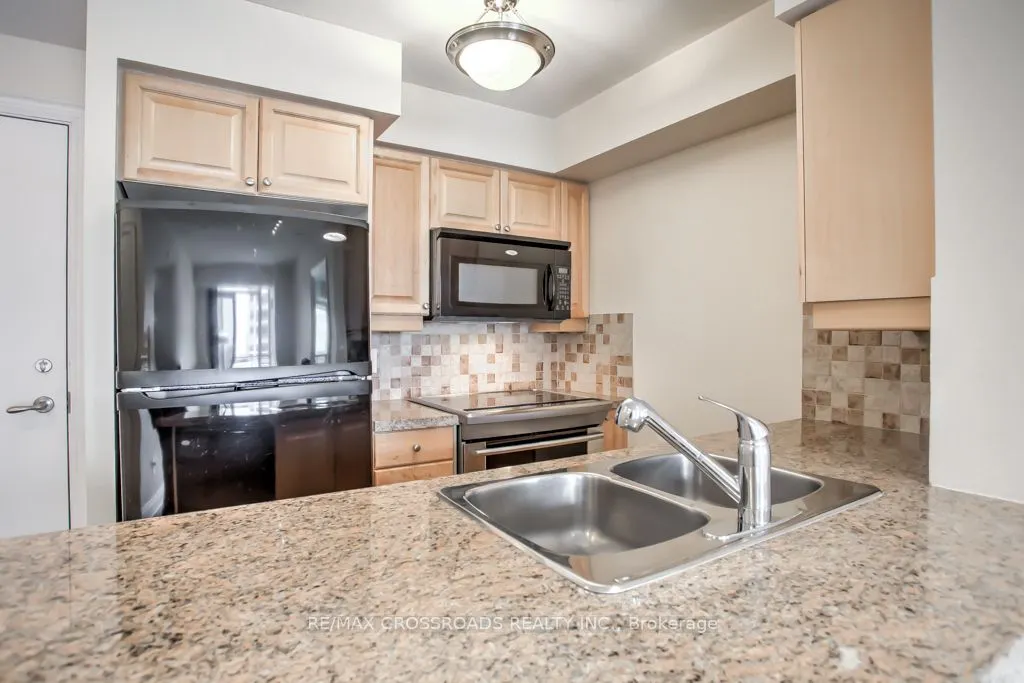 25 Greenview Avenue, #925