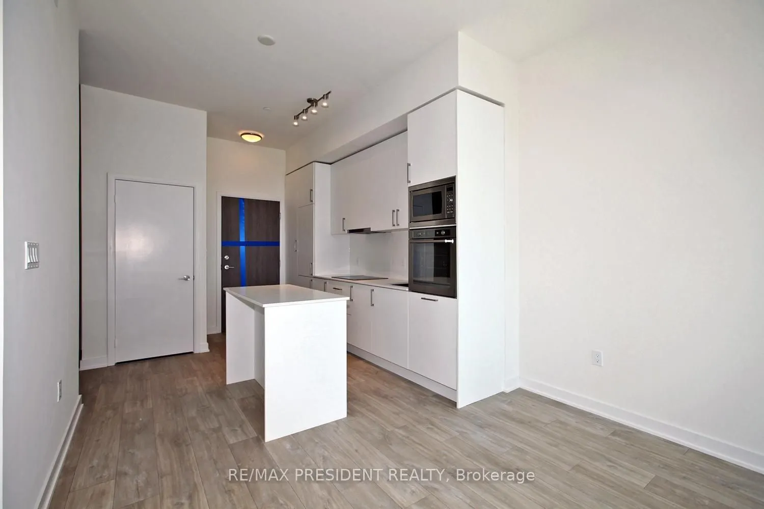 27 Bathrust Street, #404W