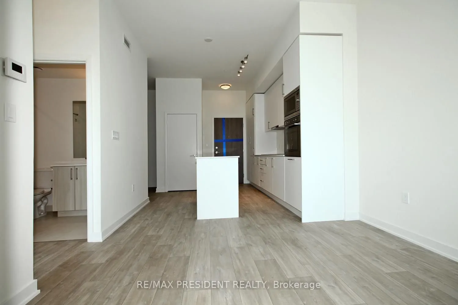 27 Bathrust Street, #404W