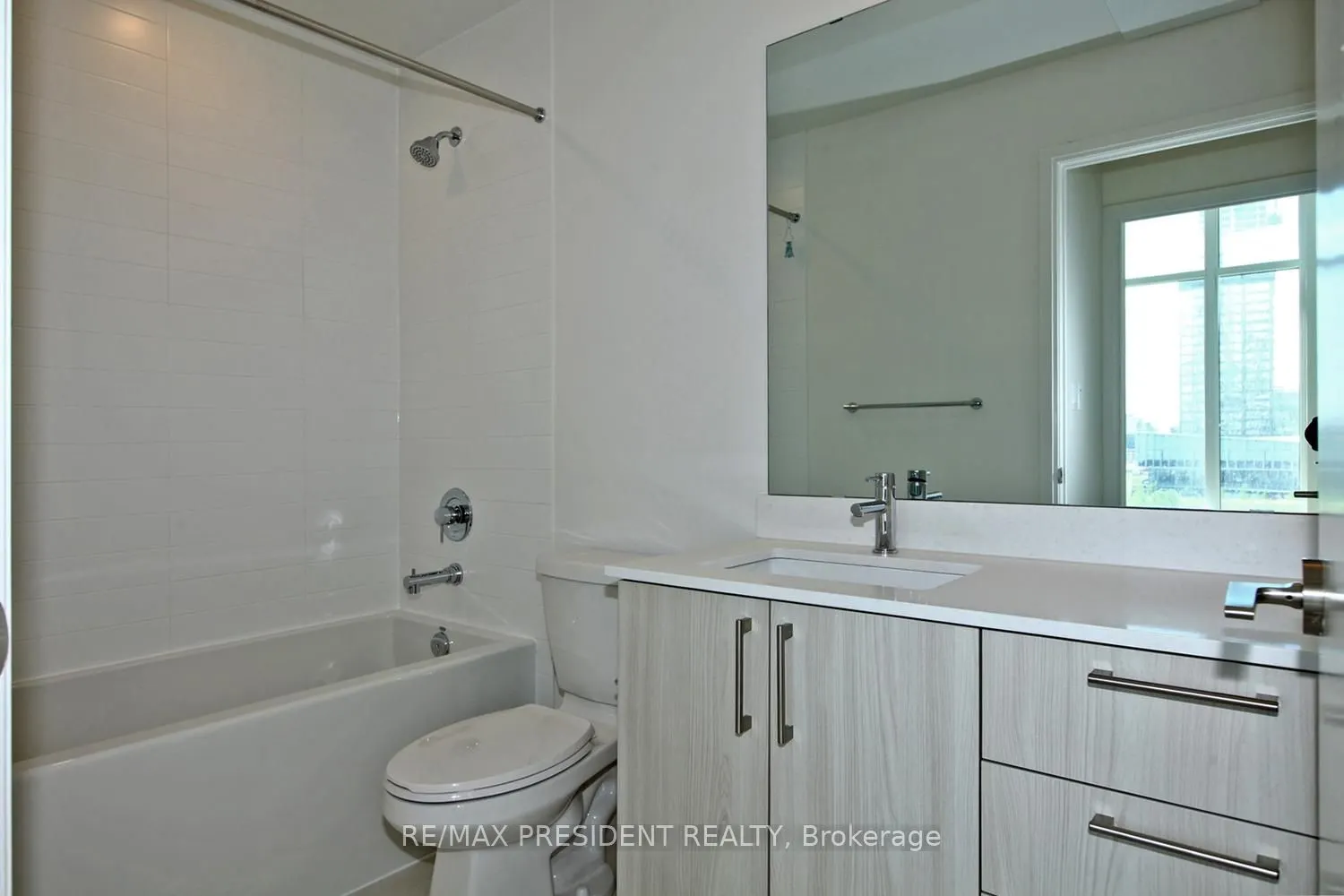 27 Bathrust Street, #404W