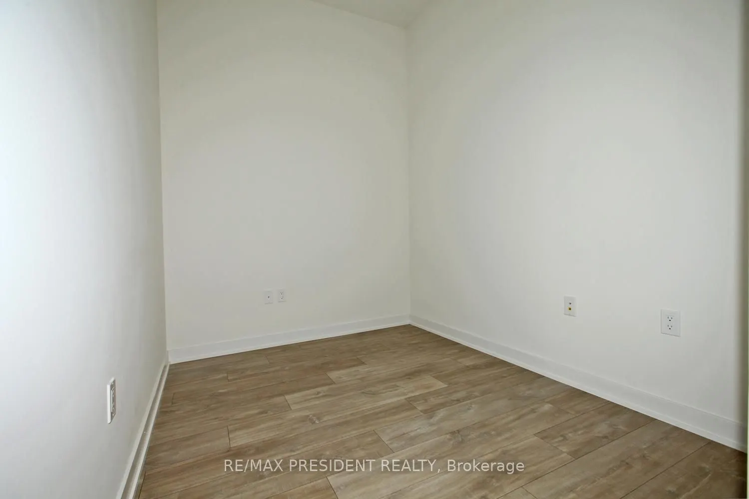 27 Bathrust Street, #404W