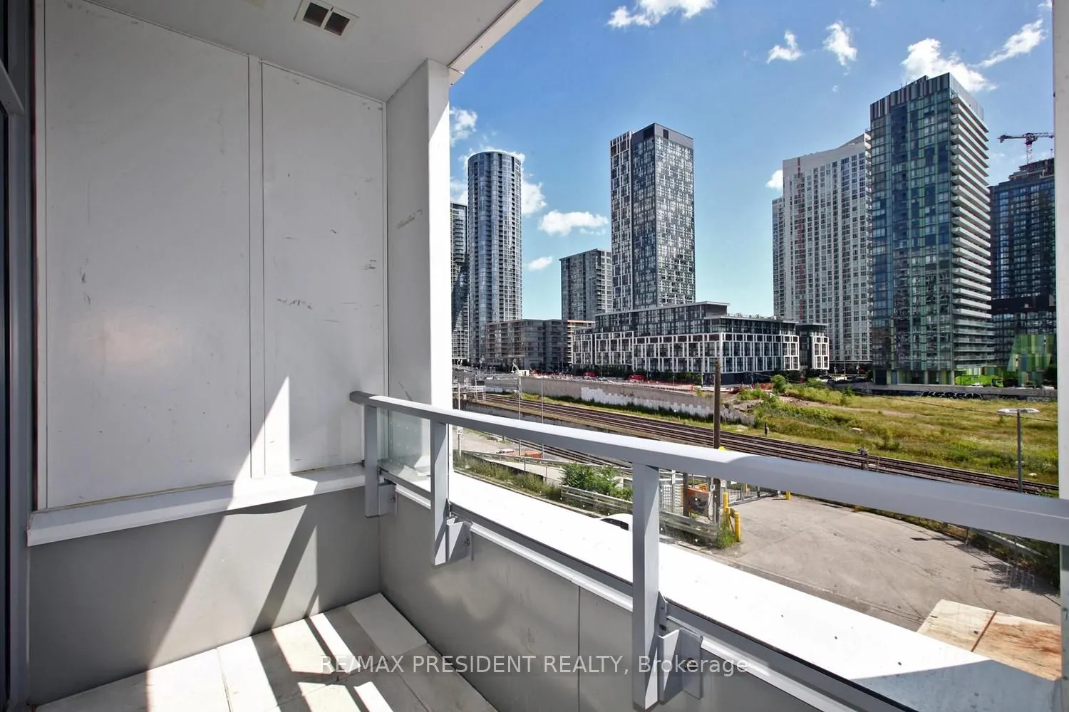 27 Bathrust Street, #404W