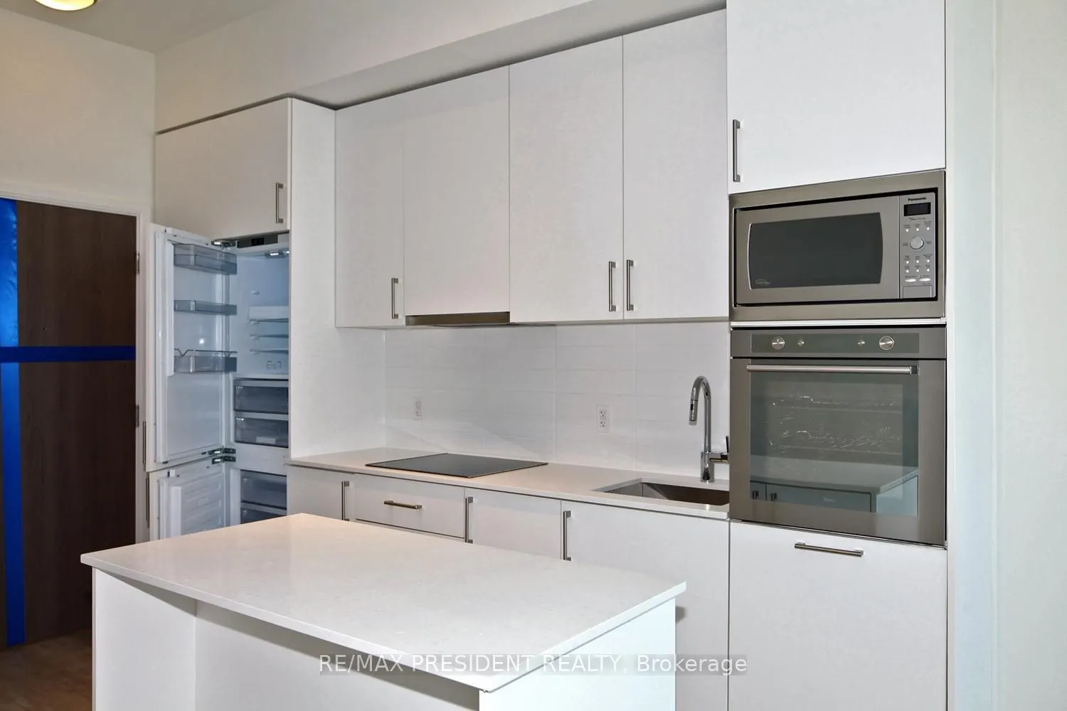27 Bathrust Street, #404W