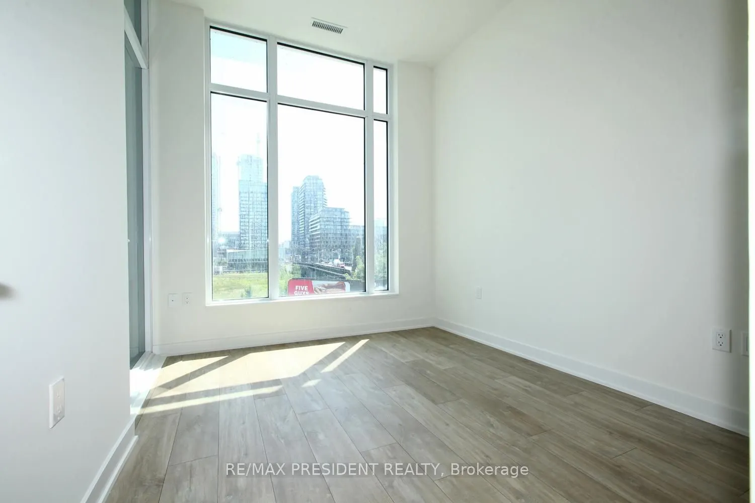 27 Bathrust Street, #404W