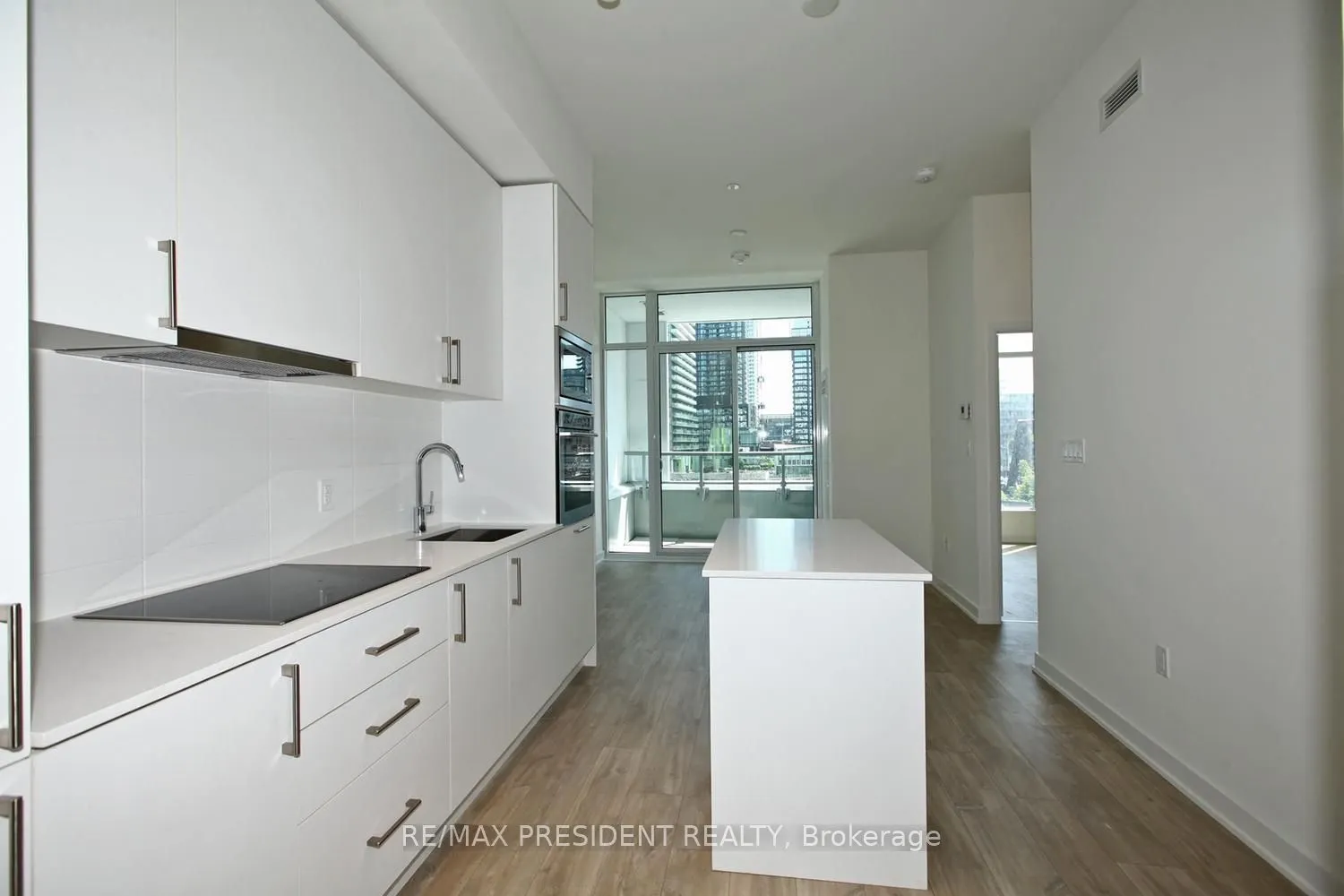 27 Bathrust Street, #404W