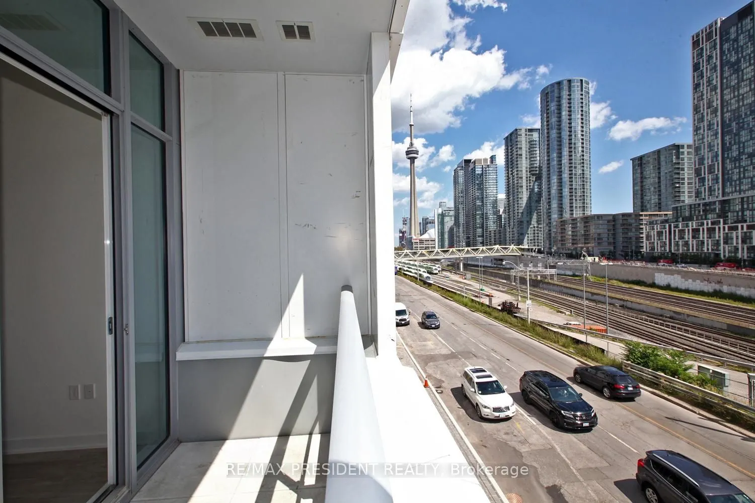 27 Bathrust Street, #404W