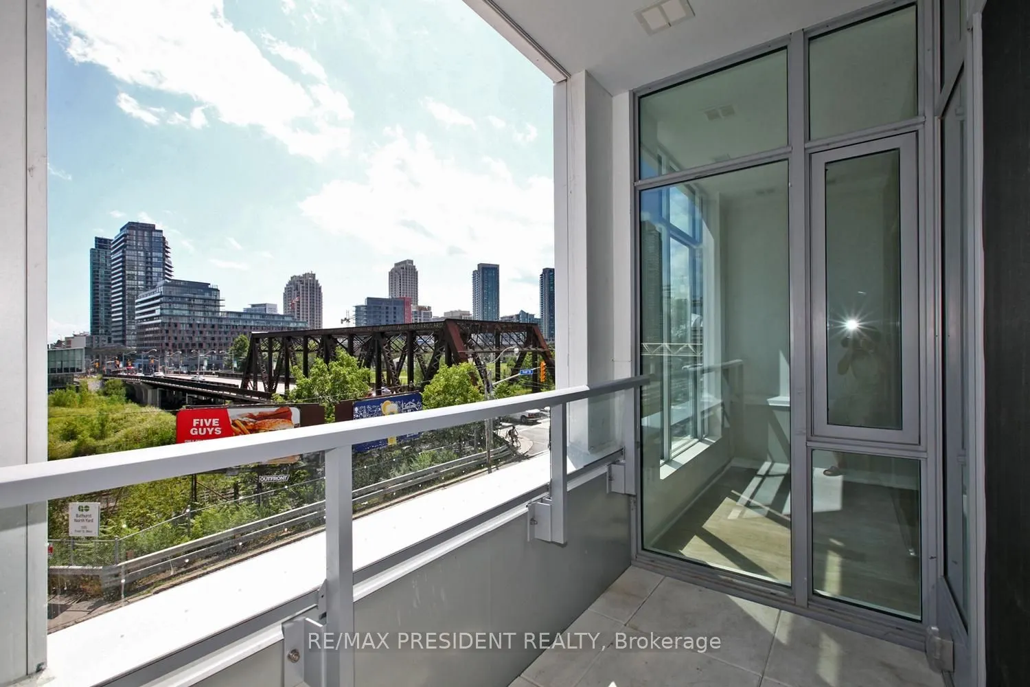 27 Bathrust Street, #404W